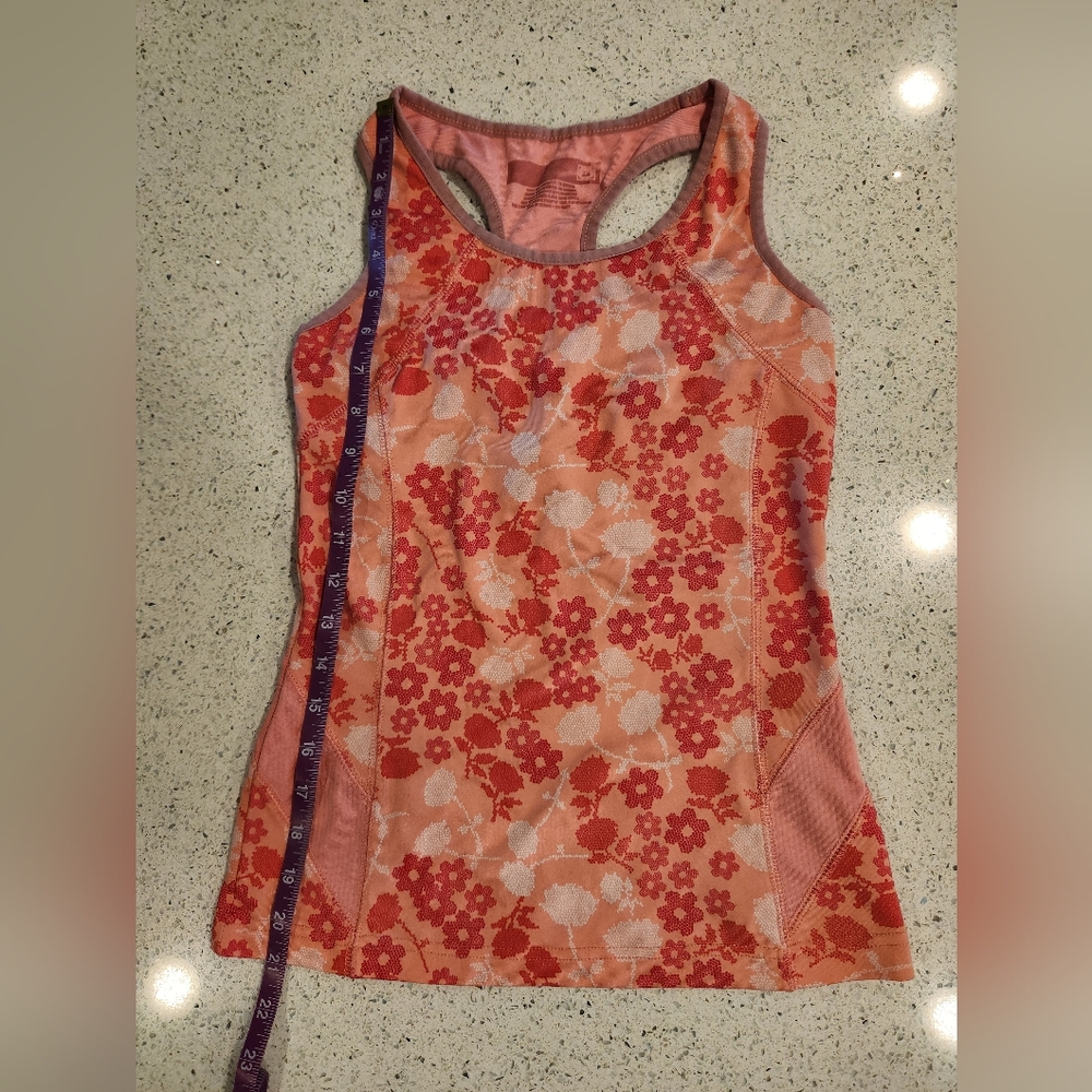 Red flowered workout tank XS - Picture 4 of 4